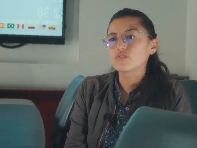 Colaboradora de Sertecpet en testimonio sobre implementación tecnológica con OneScreen